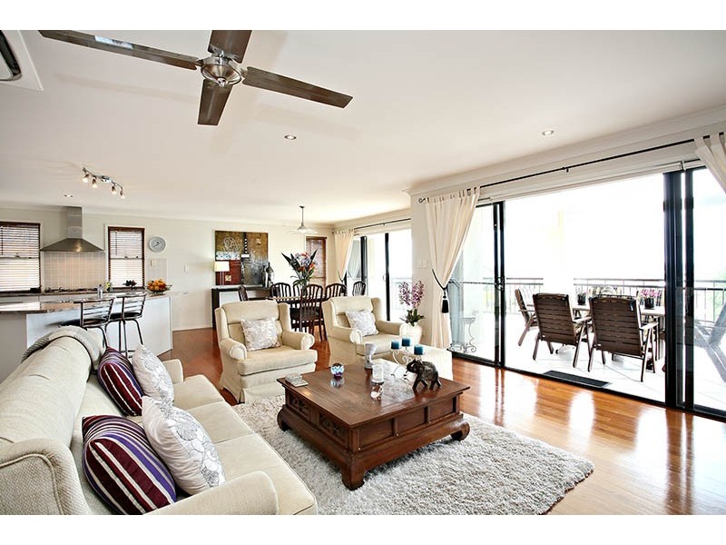 8 Bribie Close, Redland Bay QLD 4165