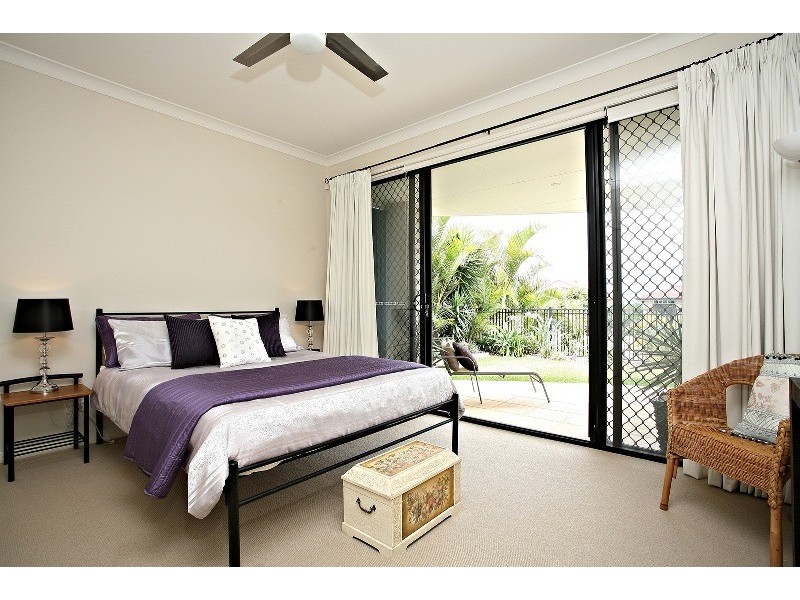 8 Bribie Close, Redland Bay QLD 4165