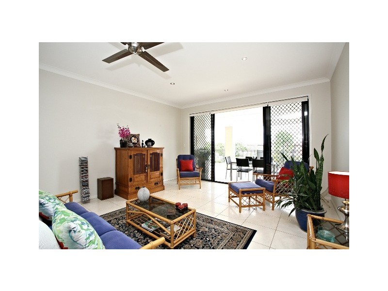 8 Bribie Close, Redland Bay QLD 4165