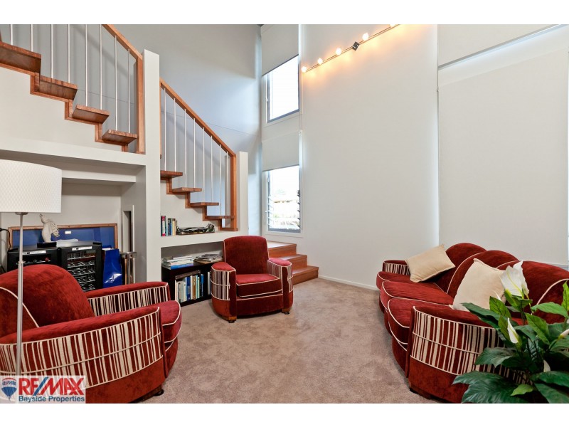 4 Lois Place, Redland Bay QLD 4165