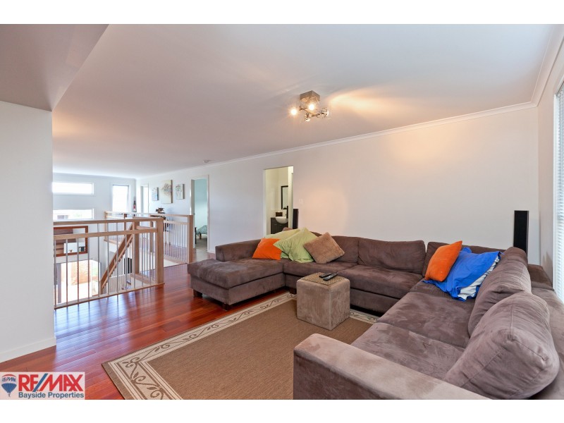 4 Lois Place, Redland Bay QLD 4165