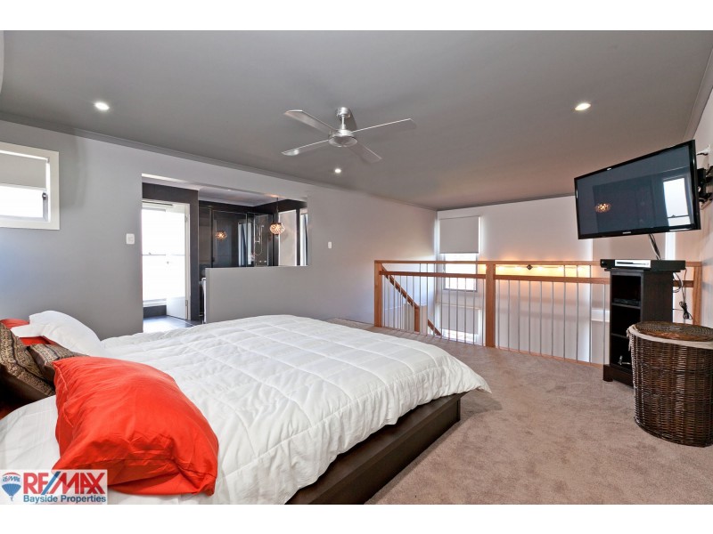 4 Lois Place, Redland Bay QLD 4165