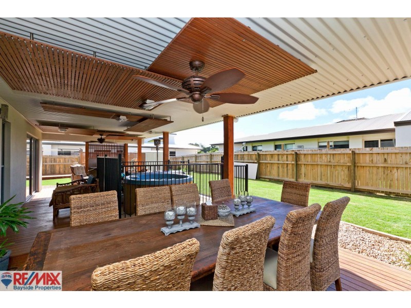 4 Lois Place, Redland Bay QLD 4165