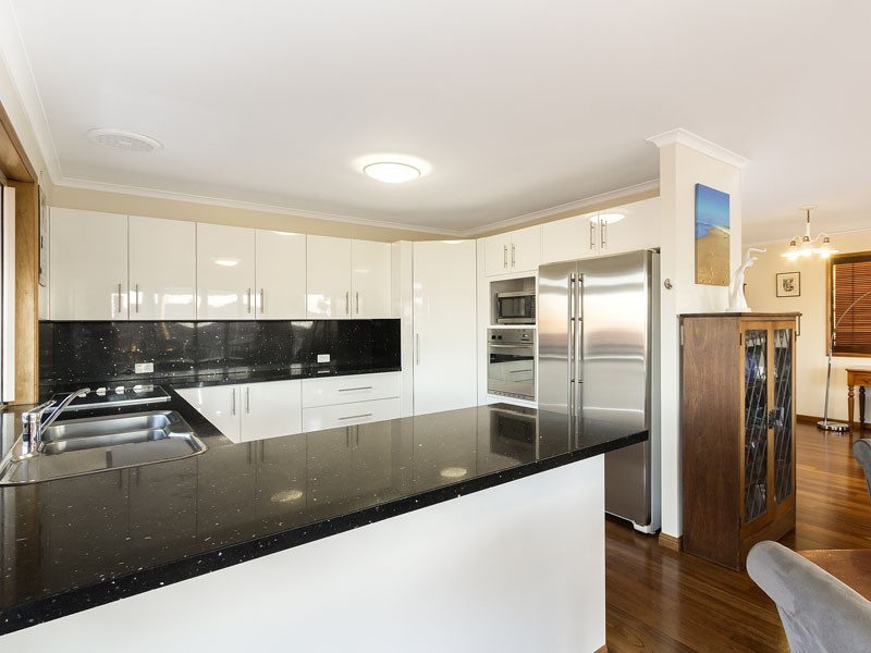 14 Finuge Court, Victoria Point QLD 4165