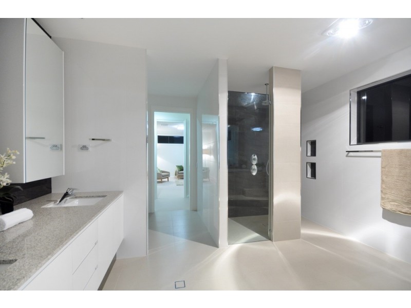 1A BAY STREET, Redland Bay QLD 4165