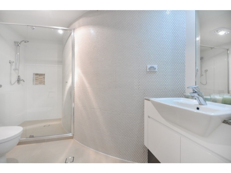 1A BAY STREET, Redland Bay QLD 4165