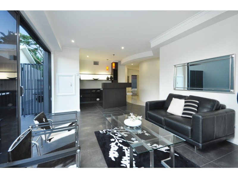 1A BAY STREET, Redland Bay QLD 4165