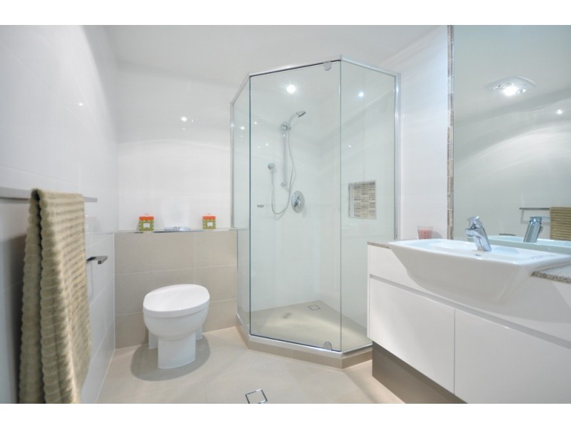 1A BAY STREET, Redland Bay QLD 4165