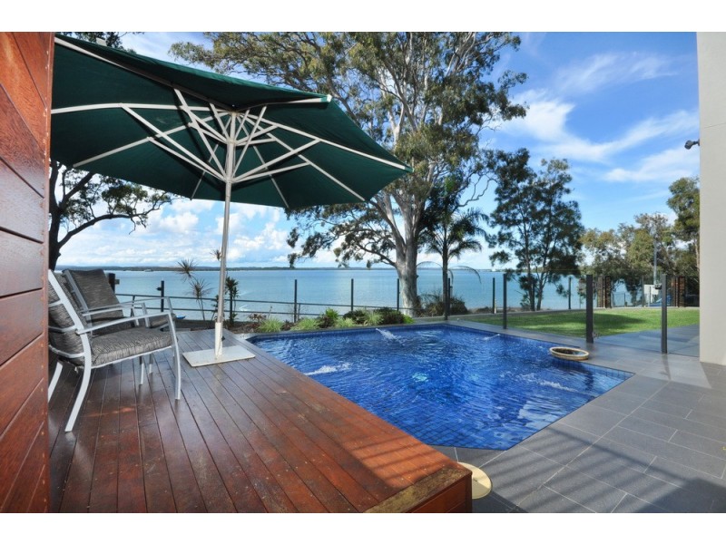 1 BAY STREET, Redland Bay QLD 4165