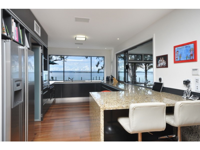 1 BAY STREET, Redland Bay QLD 4165