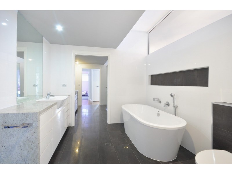 1 BAY STREET, Redland Bay QLD 4165