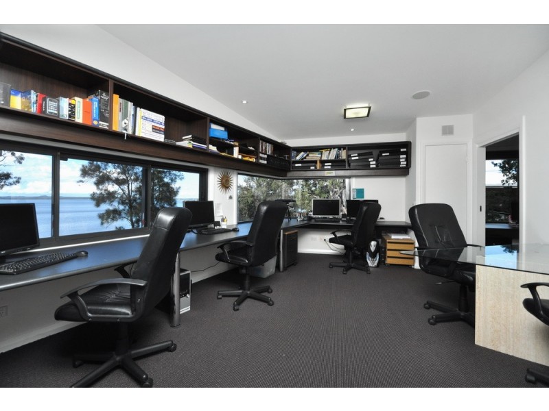 1 BAY STREET, Redland Bay QLD 4165