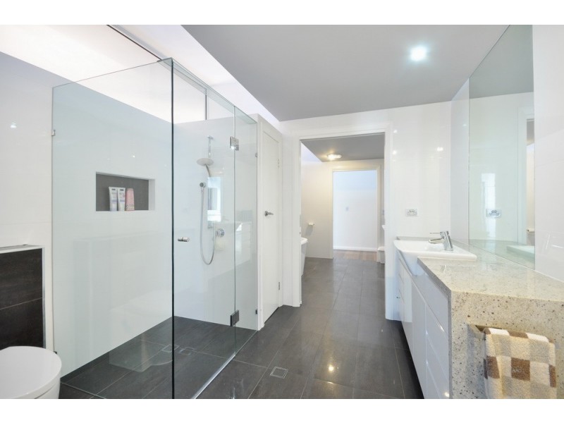 1 BAY STREET, Redland Bay QLD 4165
