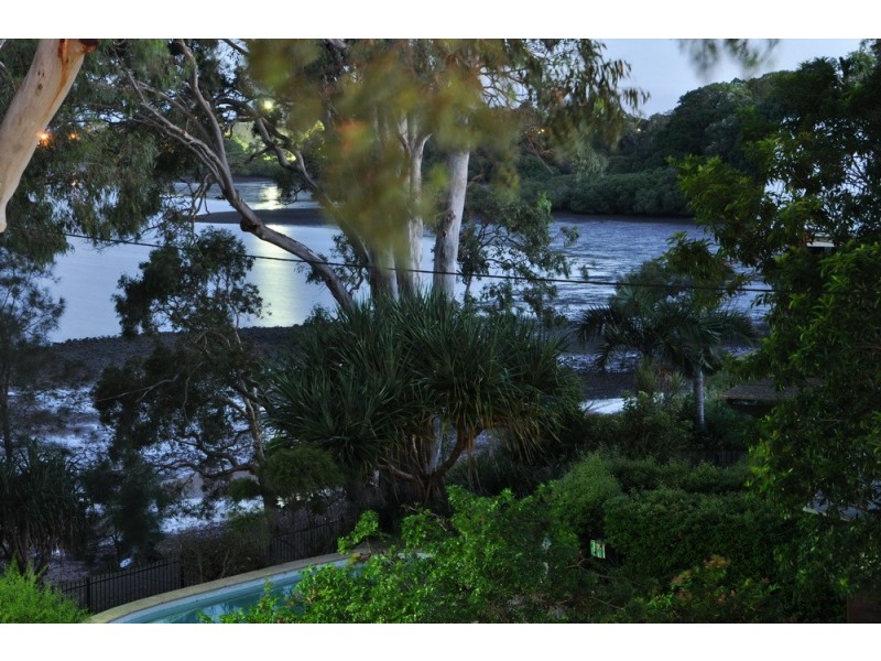 1 BAY STREET, Redland Bay QLD 4165