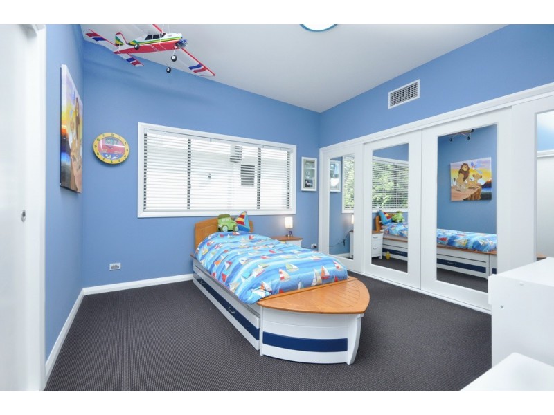 1 BAY STREET, Redland Bay QLD 4165