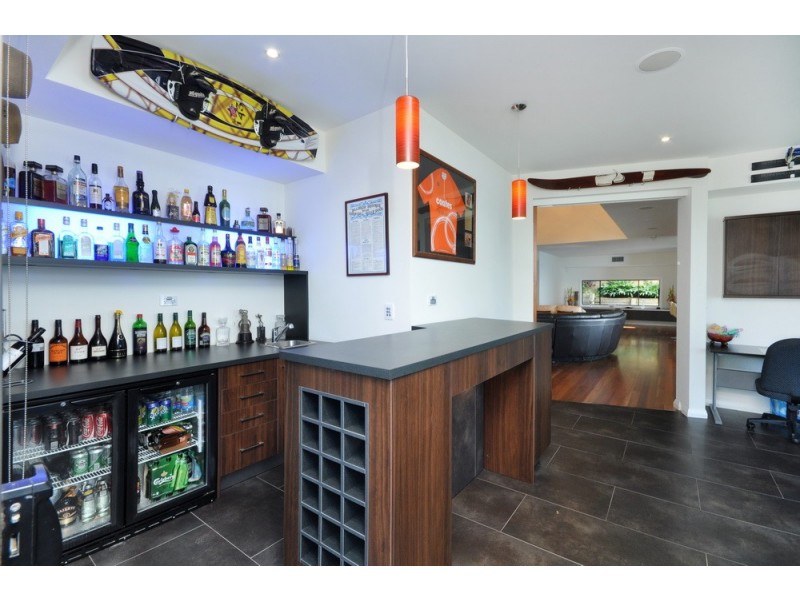 1 BAY STREET, Redland Bay QLD 4165