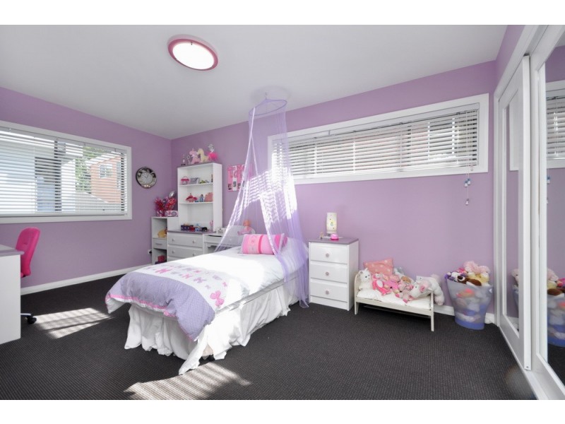 1 BAY STREET, Redland Bay QLD 4165