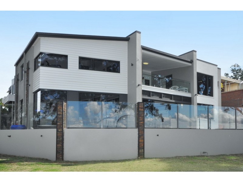 1 BAY STREET, Redland Bay QLD 4165