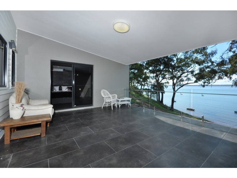 1 BAY STREET, Redland Bay QLD 4165