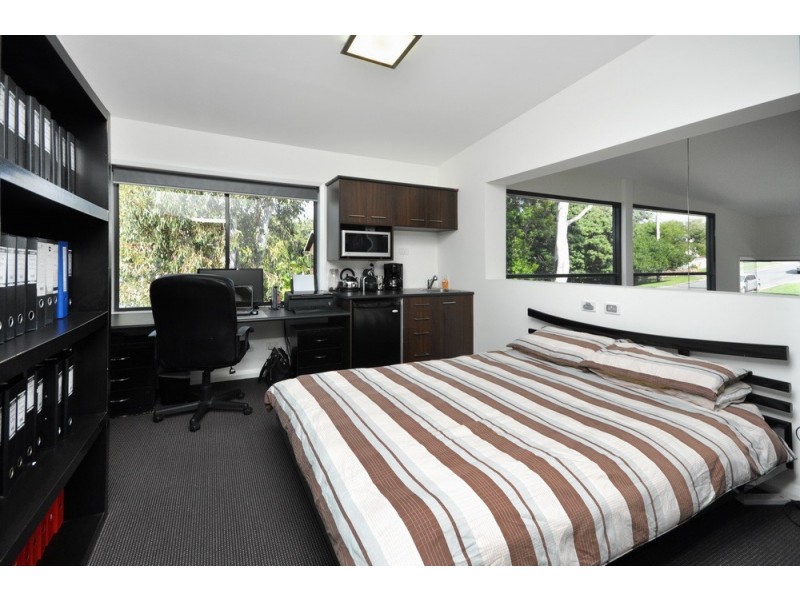 1 BAY STREET, Redland Bay QLD 4165