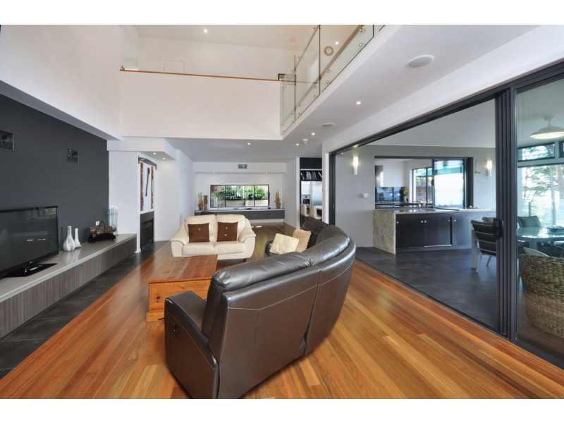 1 BAY STREET, Redland Bay QLD 4165
