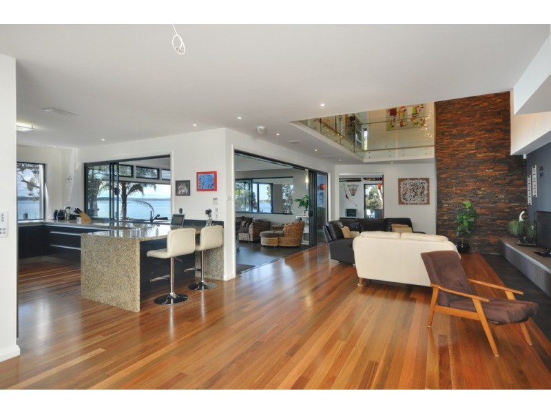 1 BAY STREET, Redland Bay QLD 4165