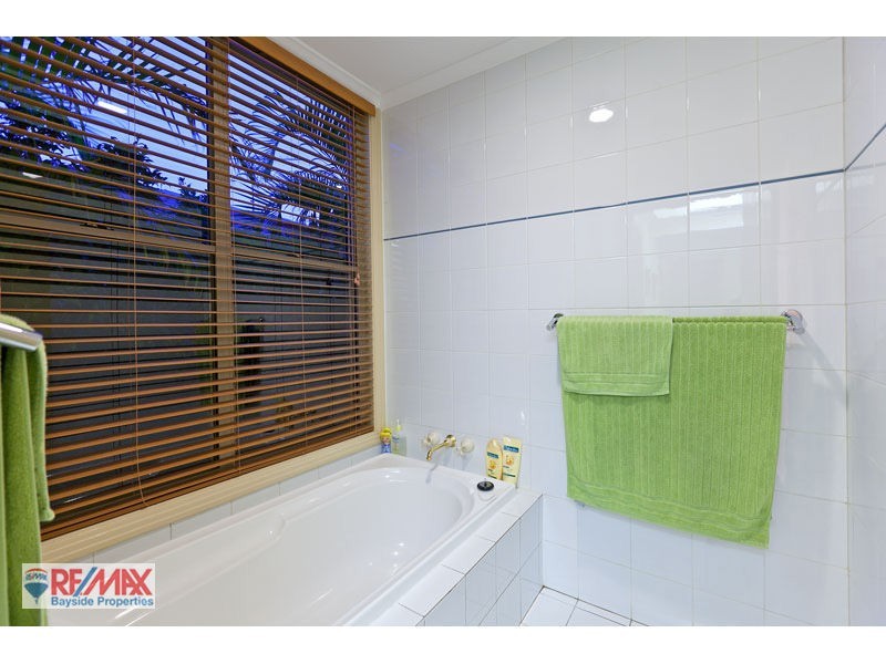 17 Anchorage Drive, Raby Bay QLD 4163