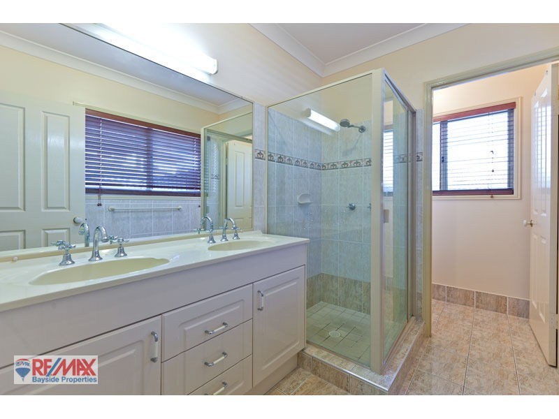 17 Forest Place, Carindale QLD 4152