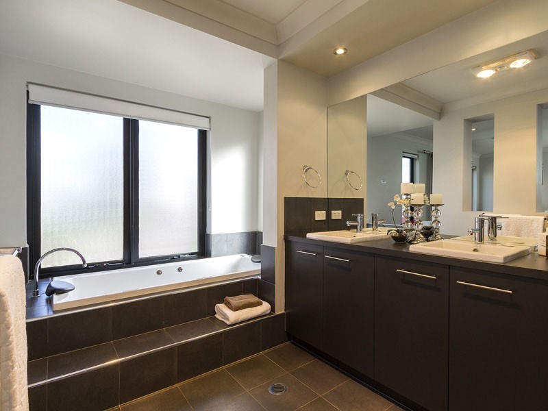 13 HIGHLAND STREET, Redland Bay QLD 4165