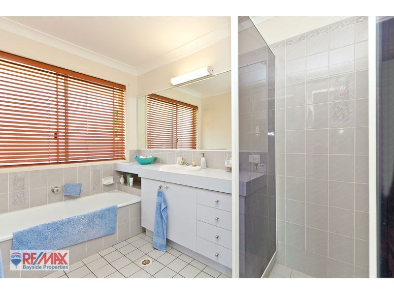 9 Chatsworth Cct, Capalaba QLD 4157