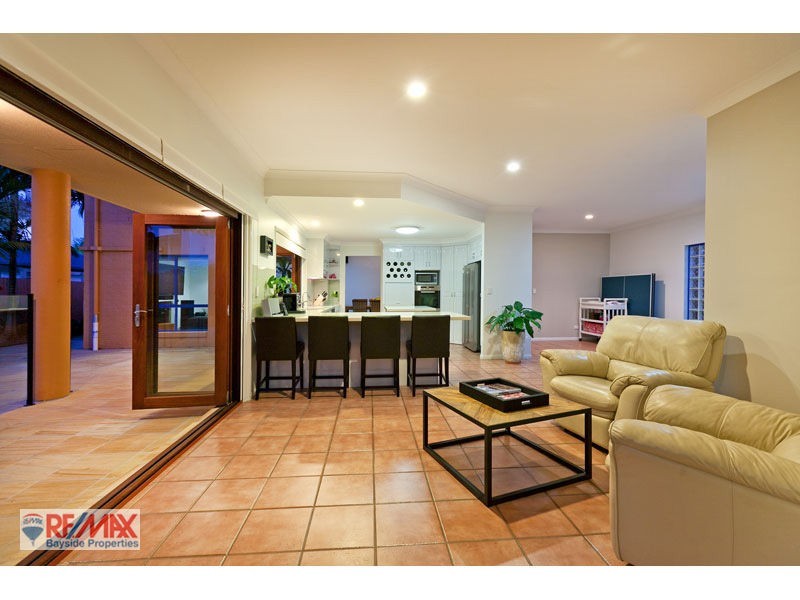 21 Cayman Cr, Ormiston, Raby Bay QLD 4163