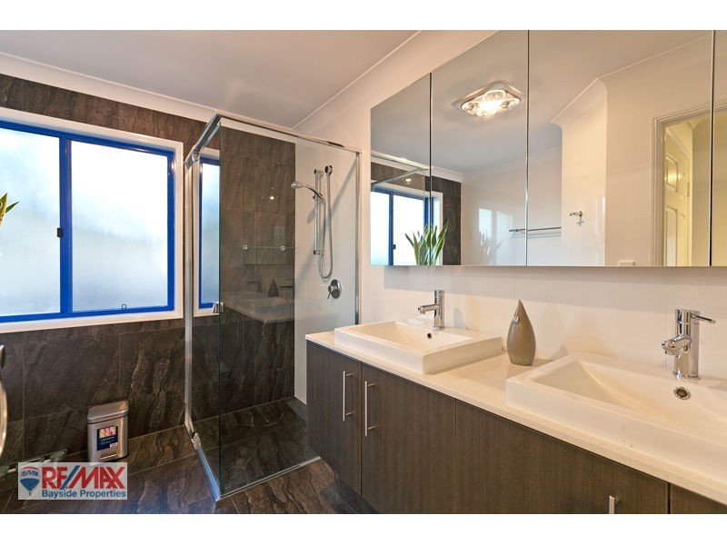 21 Cayman Cr, Ormiston, Raby Bay QLD 4163