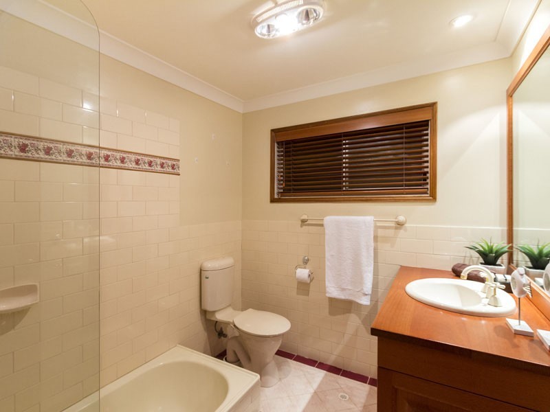 72 SHORE STREET EAST, Cleveland QLD 4163