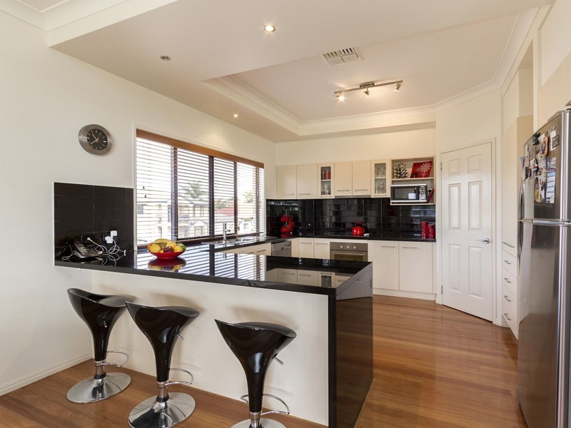 1 WATERVALE DRIVE, Redland Bay QLD 4165