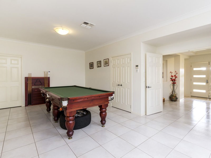 1 WATERVALE DRIVE, Redland Bay QLD 4165