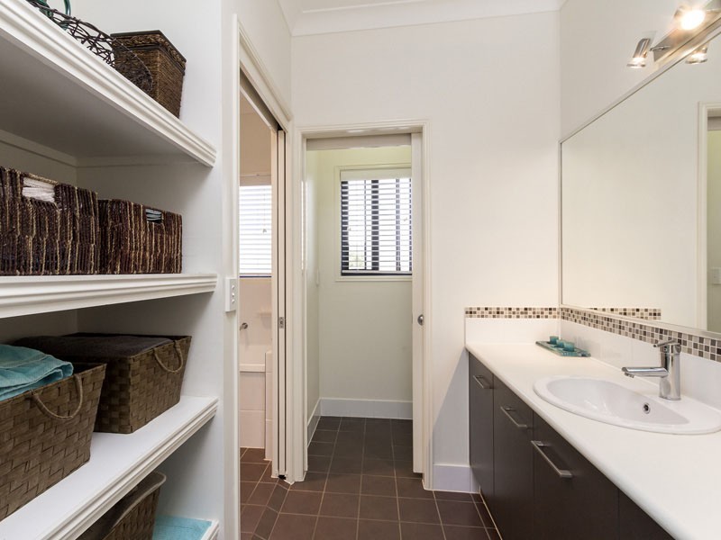 1 WATERVALE DRIVE, Redland Bay QLD 4165