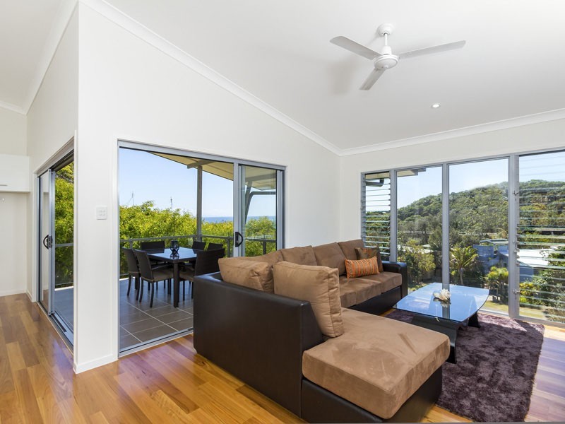 25 GEORGE NOTHLING DRIVE, Point Lookout QLD 4183