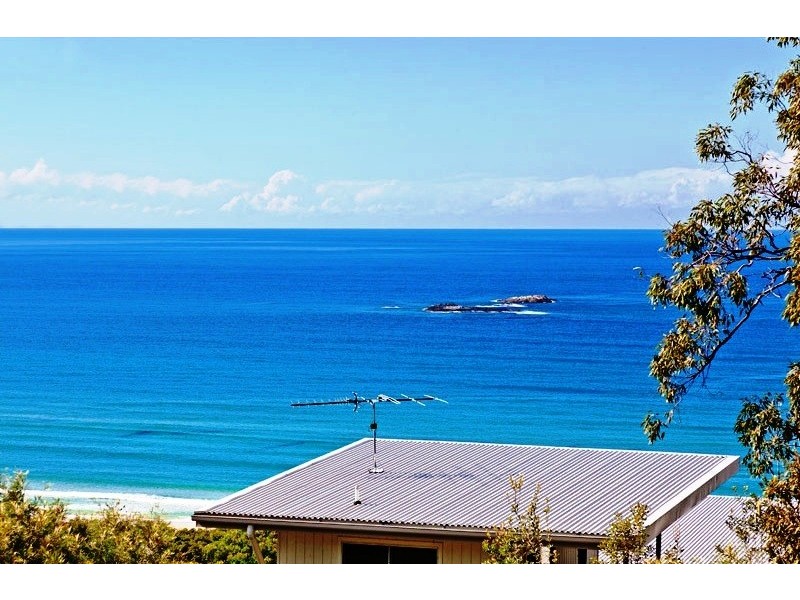 54 TRAMICAN STREET, Point Lookout QLD 4183