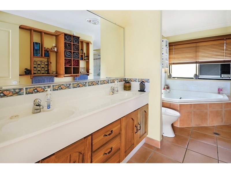 12 Kalmia Drive, Redland Bay QLD 4165