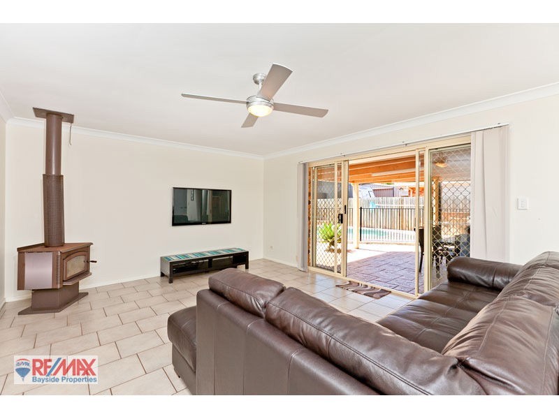 18 Redgrove Ave, Wellington Point QLD 4160