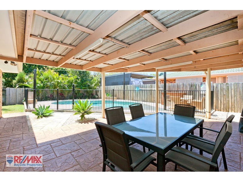 18 Redgrove Ave, Wellington Point QLD 4160