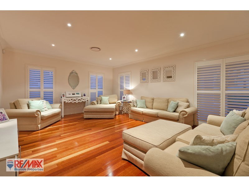 15 Brampton Close, Redland Bay QLD 4165