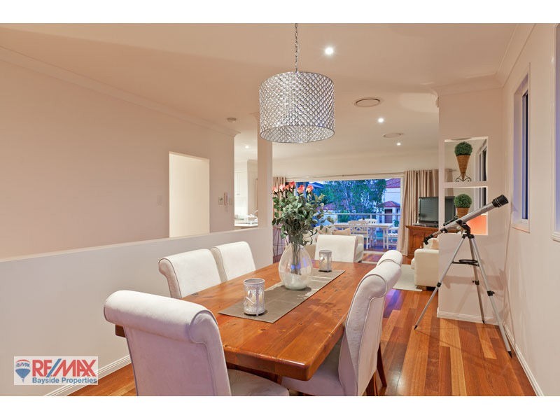 15 Brampton Close, Redland Bay QLD 4165