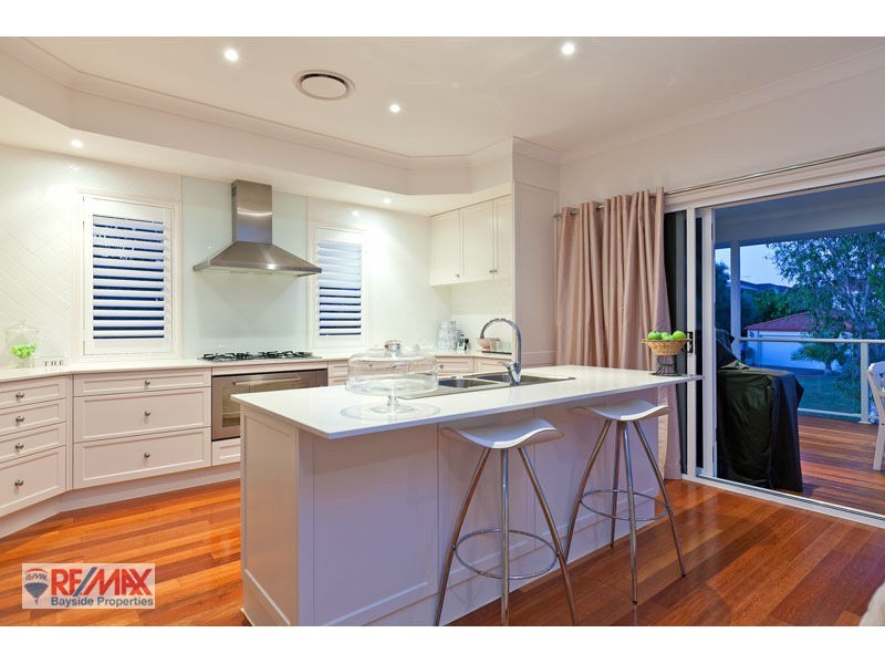 15 Brampton Close, Redland Bay QLD 4165