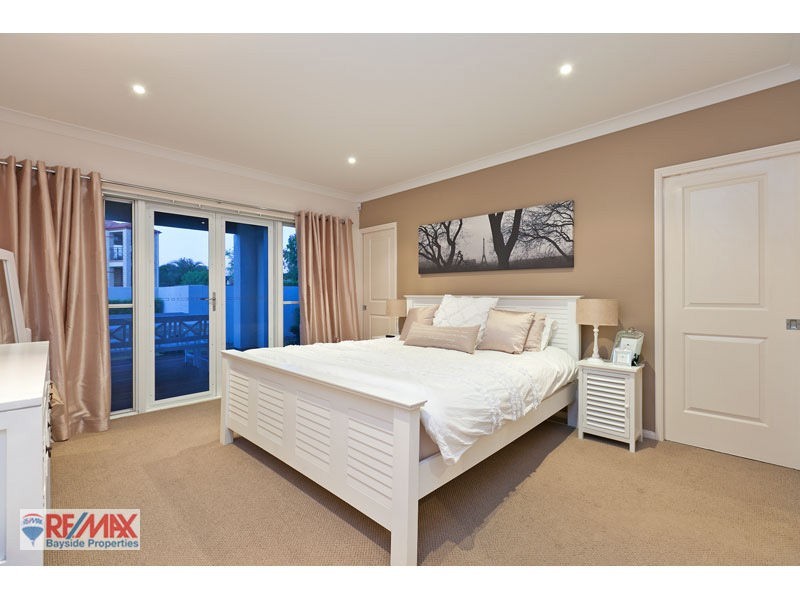 15 Brampton Close, Redland Bay QLD 4165