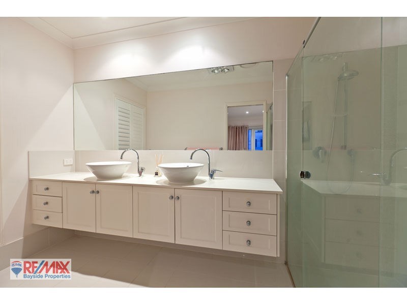 15 Brampton Close, Redland Bay QLD 4165