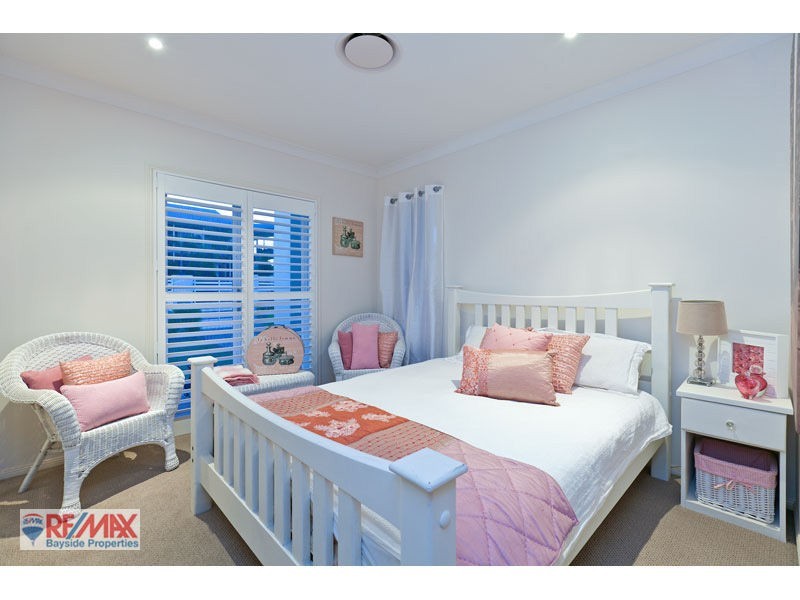 15 Brampton Close, Redland Bay QLD 4165