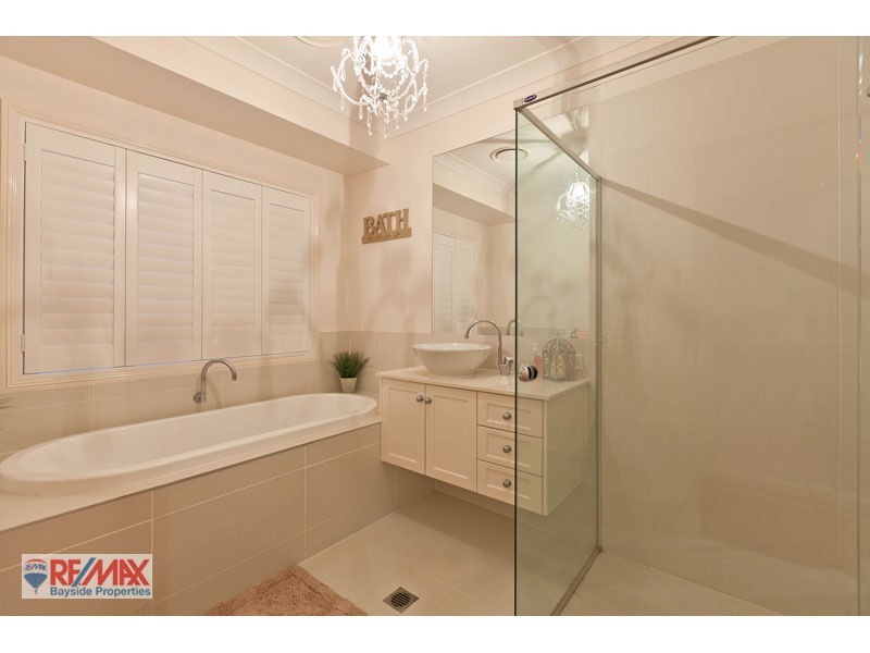 15 Brampton Close, Redland Bay QLD 4165