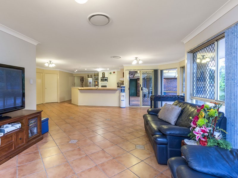 18 LAUREN COURT, Birkdale QLD 4159