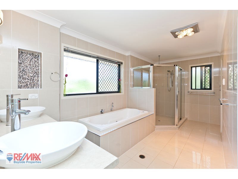 7 Sycamore Street, Redland Bay QLD 4165